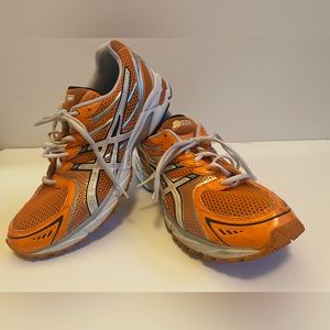 ASICS women’s running shoe sz 9.5